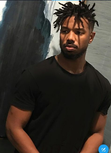 Michael b. Jordan ❤️ Killmonger Dread Styles For Men, Short Dread Styles, Mens Dreadlock Styles, Michael Bakari Jordan, Short Dreadlocks Styles, Dreadlocks Men, Short Dreads, Dread Styles, Dreadlock Hairstyles For Men