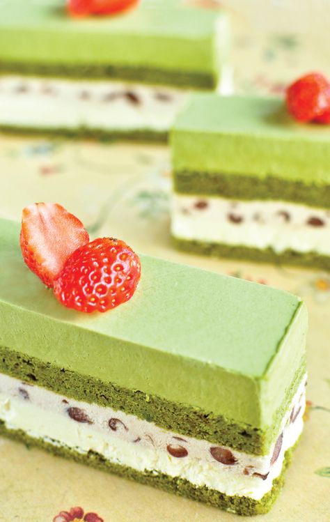 Matcha Mousse Cake Matcha Mousse Cake, Matcha Mousse, Green Tea Dessert, Winter Torte, Matcha Green Tea Recipes, Green Tea Cake, Mousse Cake Recipe, Mousse Cakes, Matcha Dessert