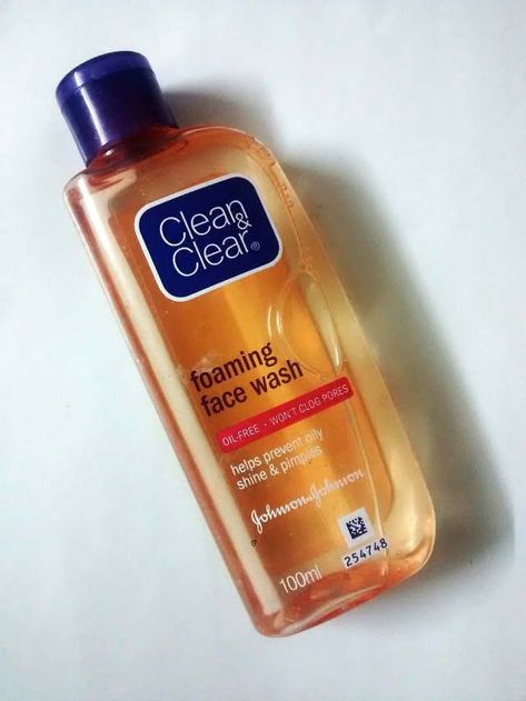 Clean And Clear Face Wash, Clean Face Wash, Painful Acne, Back Acne Remedies, Pimples On Face, Prevent Pimples, Best Face Wash, Acne Face Wash, Face Products