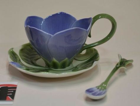 Flower Teacup, Periwinkle Flower, Franz Porcelain, Desain Pantry, Pretty Mugs, Flower Cup, Tea Spoon, Teapots And Cups, Ceramics Projects