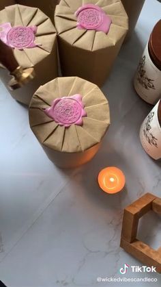 A Lesson In Textile Styling With Carlay Page - Honestly WTF Joululahjat Diy, Lilin Aroma, Resipi Kek, Săpunuri Handmade, Soya Mumu, Packaging Ideas Business, Small Business Packaging Ideas, Handmade Packaging, Gifts Wrapping Diy