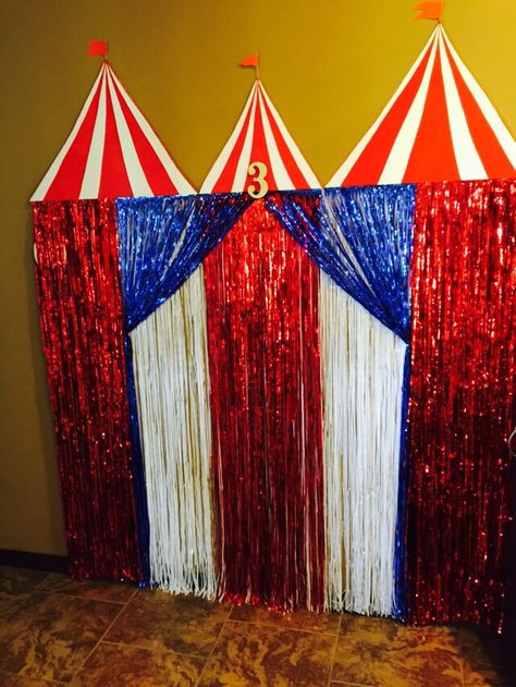 Backdrop for cake table Circus Party Backdrop, Circus Backdrop Ideas, Circus Theme Backdrop, Carnival Theme Backdrop, Backdrop For Cake Table, Circus Theme Decorations, Vintage Circus Birthday Party, Carnival Birthday Theme, Circus Party Decorations