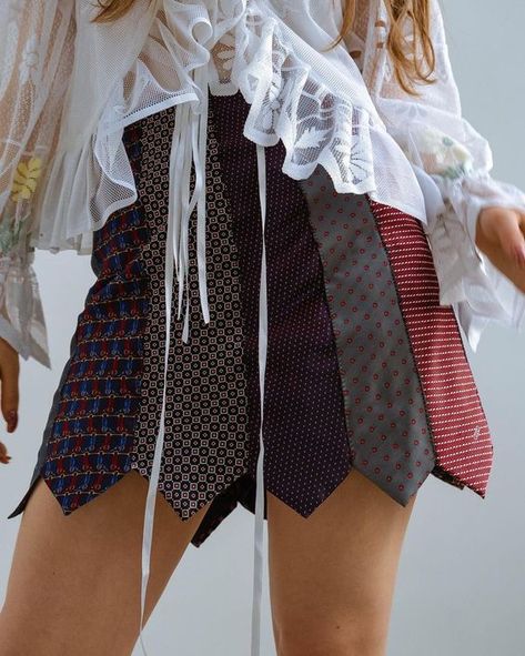 Stylish Clothes and Accessories Made With Recycled Ties Ropa Upcycling, Upcycling Fashion, Upcycle Clothes Diy, Diy Vetement, Stylish Clothes, Looks Street Style, Upcycled Fashion, Fashion Project, Diy Sewing Clothes