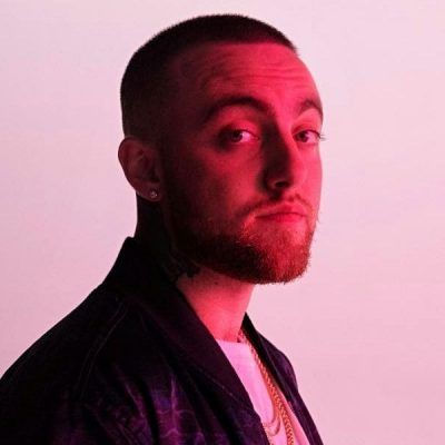 Mac Miller Wallpaper, Mc Miller, Mac Collection, Ukulele Chords, Hip Hop Art, Mac Miller, Rappers, Ariana Grande, Pittsburgh