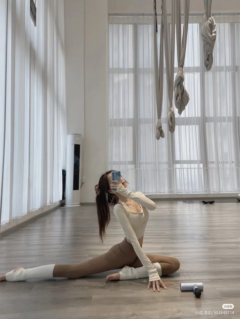 Balletcore Aesthetic, Ballet Attire, Ballet Inspired Fashion, Flying Yoga, Pilates Outfit, Pilates Gym, Yoga Aesthetic, Pilates Body, Image Swag