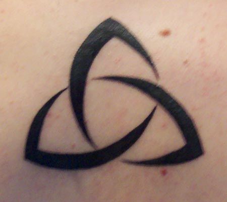 Trinity tat Three Sister Tattoos, Triquetra Tattoo, Celtic Tattoo For Women, Shamrock Tattoos, Celtic Knot Tattoo, Mark Tattoo, Knot Tattoo, Tattoo For Son, Cool Tattoos For Guys