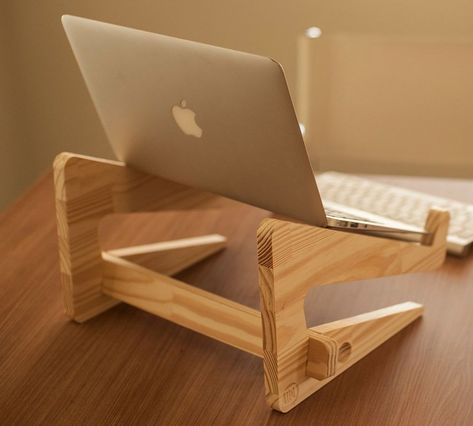 Wooden Product Designs that prove why wood is good! | Yanko Design Diy Laptop Stand, Wooden Laptop Stand, Laptop Holder, Wood Projects Plans, Diy Laptop, Wood Projects That Sell, Diy Casa, Learn Woodworking, Wooden Projects