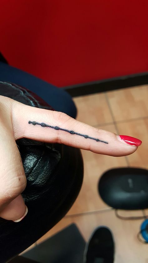 Harry Potter Elder Wand tattoo. Finger tattoo. Wand Finger Tattoo, Stab Tattoo, Harry Potter Elder Wand, Blitz Tattoo, Tattoo Son, Wand Tattoo, Hp Tattoo, Potter Tattoo, Elder Wand