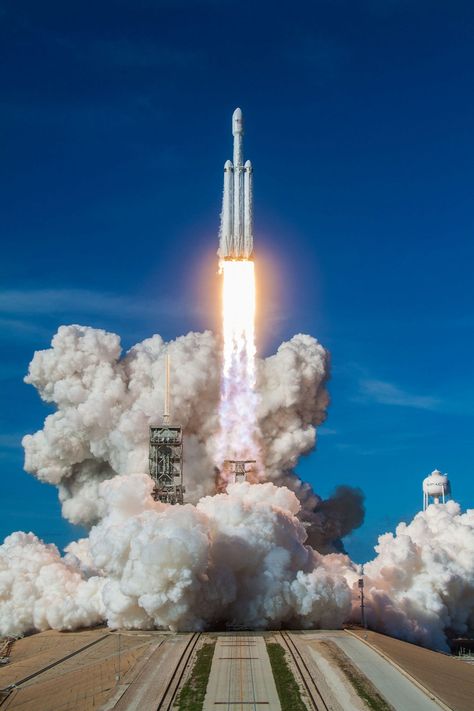 SpaceX rocket launches are getting boring — and that's an incredible success story for Elon Musk Elon Musk Rocket, Spacex Falcon Heavy, Tesla Spacex, Spacex Rocket, Spacex Starship, Spacex Launch, Password Organizer, Falcon Heavy, Space Launch