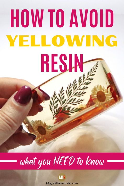 Yellowed resin trinket dish filled with white daisies, pressed red rosebuds and green fern leaf, held in a hand with painted burgundy nails. Text overlay reads: How to avoid yellowing resin - what you need to know. Resin And Wood Diy, How To Make Resin, Epoxy Resin Diy, Resin Crafts Tutorial, Diy Resin Projects, Clear Epoxy Resin, Resin Pour, Resin Jewelry Making, Epoxy Resin Crafts