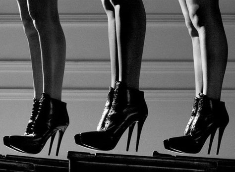 I need these boots!!! Coven Aesthetic, All Cheerleaders Die, Coven Fashion, American Horror Story Series, Battle Tendency, Ahs Coven, American Horror Story Seasons, American Horror Story Coven, The Stand