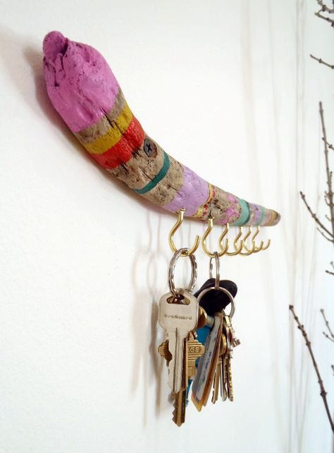 Painted Driftwood, Astuces Diy, Driftwood Crafts, Painted Sticks, Free People Clothing Boutique, Driftwood Art, Nature Crafts, Diy Creative, Diy Projects To Try