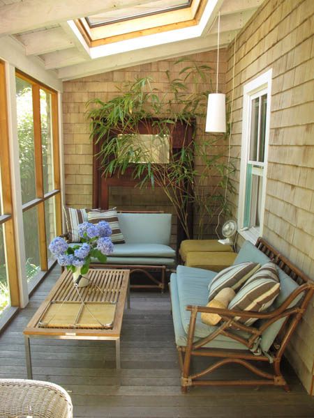 My porch is long and narrow like this one....maybe just a small wicker loveseat and chair Long Enclosed Porch, Narrow Verandah Ideas, Rear Porch Ideas, Long Narrow Sunroom Ideas, Sunroom Entryway Ideas, Long Narrow Front Porch Ideas, Narrow Porch, Small Covered Patio, Cozy Sunroom