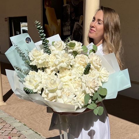 With its mix of velvety soft white roses and white hydrangeas, this Tiffany Roses Bouquet is perfect for showing your loved ones how much you care. We complement this bouquet with mint color wrapping paper, which makes it even more special. The best “Thank you flowers” or flowers to say “Thank you for hospitality” 🤍🩵  #bocaratonflorist #flowerdelivery #flowersinbocaraton #lilysbloomboutique #flowerdeliveryinboca #delraybeachflowers #flowerarrangements #weddingbouquet #bridalbouquet Mint Wedding Bouquet, Green Roses Bouquet Aesthetic, Mint Green Flowers Bouquet, Green Carnation Flower, Mint Green Flowers, Mint Flowers, Beach Flowers, Thank You Flowers, White Hydrangeas