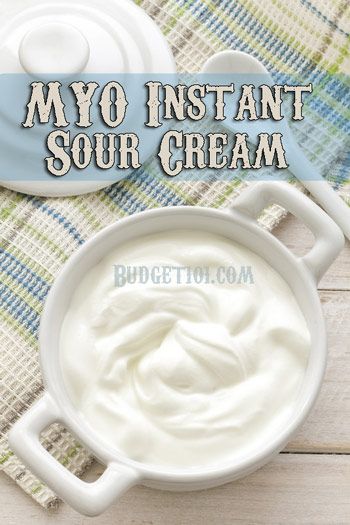 Baking Substitutions, Creme Fraiche Recipes, Sour Cream Uses, Sour Cream Substitute, Make Sour Cream, Homemade Sour Cream, Bigger Bolder Baking, Nourishing Traditions, Sour Cream Recipes