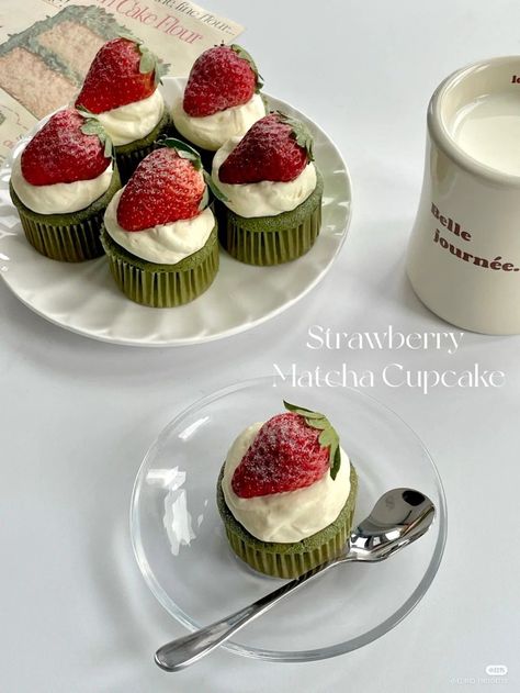 Cafe Desserts Aesthetic, Pretty Dessert Recipes, Cool Deserts, Matcha Cupcakes, Chocolate Valentine, Pretty Dessert, Cute Baking, Valentine Cake, Baking Sweets