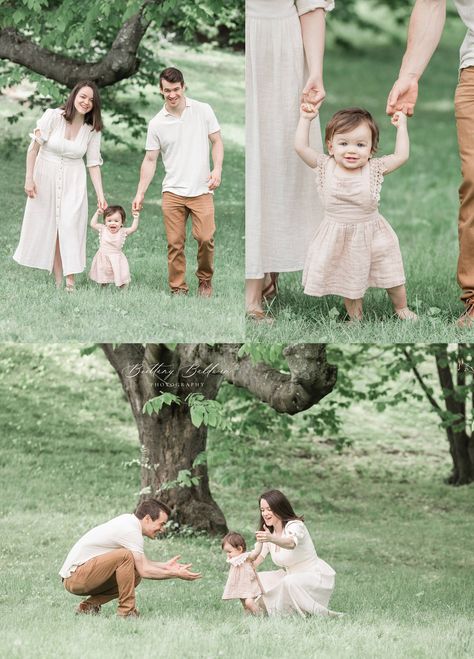 1st Birthday Park Photoshoot, Photoshoot For First Birthday, One Year Old Photos Outside, One Year Baby Girl Birthday Photoshooting, Baby Girl Outdoor Photoshooting Ideas, Family Photo Outdoor Ideas, One Year Old Pictures Outside, 1st Birthday Portraits, 1st Birthday Family Photos