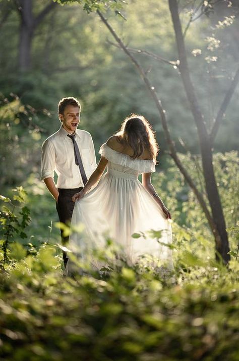 wedding photo  photo from http://www.cuded.com/2013/03/50-creative-ideas-of-wedding-photography/ Wedding Photos, Walking, Wedding Photography, Wedding Attire, Bride And Groom, Wedding Photo, First Look, Holding Hands, Photo Ideas