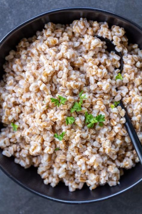 How To Cook Farro, Meatless Dishes, Power Foods, How To Cook, Snack Recipes, Grain, Rice, Yummy Food, Diet