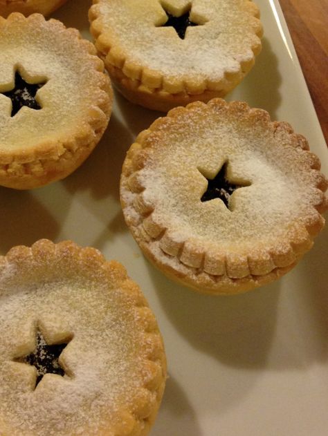 Mince Pie Pastry, Gf Pastry, Themes To Draw, Cherry Bakewell Tart, Nancy Birtwhistle, Fruit Mince Pies, Chocolate Panna Cotta, Sugarplum Christmas, English Recipes