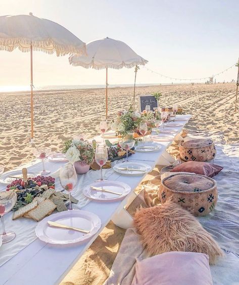 The Picnic Collective on Instagram: “Loving this magical ✨ picnic party we set up for a 21st birthday 🌸 #thepicniccollective #dreambirthday” Beach Picnic Birthday Party, Picnic Birthday Party Ideas, Beach Picnic Party, Birthday Dream, Boho Garden Party, Luxury Picnics, Picnic Birthday Party, Beach Birthday Party, Picnic Decorations