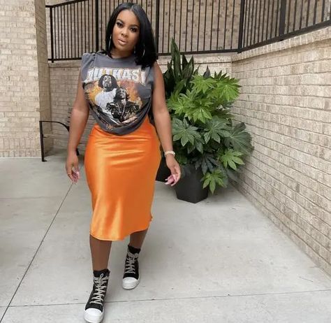 Hbcu Drip, Hbcu Homecoming Outfits, Orange Skirt Outfit, Cute Outfit Ideas, Homecoming Outfits, Rock Outfit, Orange Skirt, Skirt And Sneakers, Boho Chic Outfits