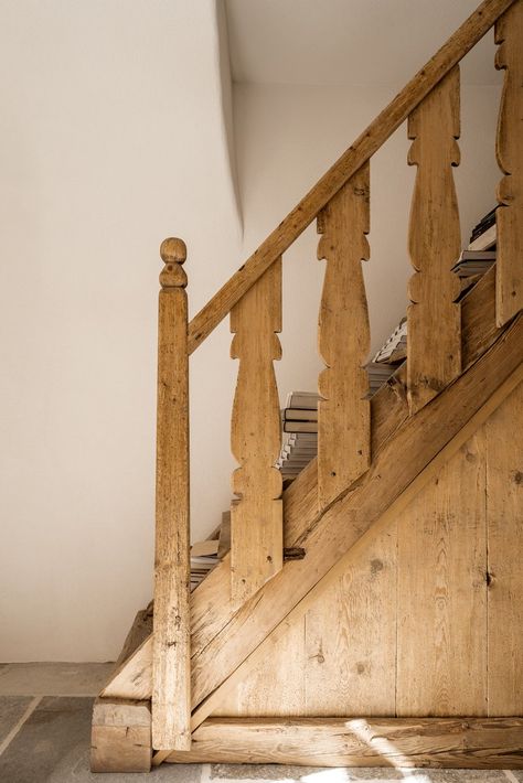 Cottage Staircase, Farmhouse Stairs, Heritage Building, Rural Architecture, Farmhouse Renovation, Quiet Life, Interior Stairs, Stairway To Heaven, Stair Railing