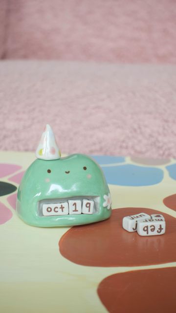 Clay Crafts Functional, Cute Small Ceramics Ideas, Clay Crafts Room Decor, Ceramics Cute Ideas, Quick Ceramic Projects, Ideas To Make Out Of Clay, Pottery To Make, Cute Small Pottery Ideas, Clay Calendar Diy