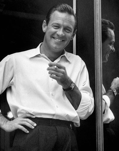 The Complete Guide on How to Roll Up Your Shirt Sleeves William Holden, How To Roll, Rolled Up Sleeves, Art Of Manliness, Celebrities Then And Now, Hollywood Men, Celebrities Before And After, Lifetime Achievement Award, Man Stuff