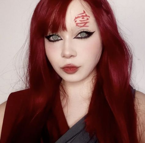 Red Hair Anime Cosplay, Female Gaara Cosplay, Gaara Makeup Girl, Gaara Cosplay Female, Red Head Cosplay, Halloween Red Hair Costume, Easy Cosplay Makeup, Characters With Red Hair Costumes, Red Hair Cosplay Ideas