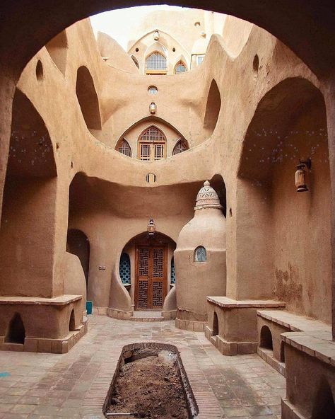 This is a historic and personal house in the city of Kashan. House of Akhavan created in 1920AD. Photography by the talented Abolfazl Sadr Natural Building, Travel Qoutes, Iranian Architecture, Persian Architecture, Genius Loci, Cob House, Vernacular Architecture, Earth Homes, Earthship