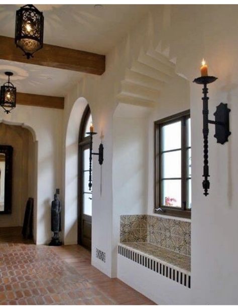 Spanish Colonial Exterior, Bavarian House, Spanish Colonial Kitchen, Spanish Colonial Decor, Spanish Bedroom, Spanish Style Home Interior, Spanish Interior Design, Colonial Interiors, Spanish Colonial Revival