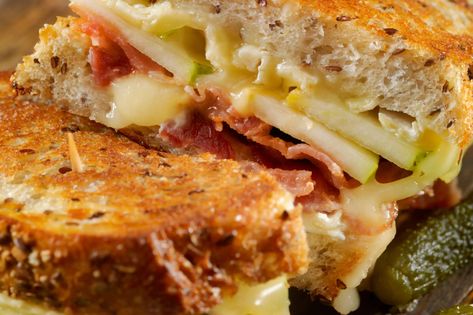 Ham Apple Brie Sandwich, Applebees Recipes, Pickled Apples, Brie Sandwich, Apple Sandwich, Quick Side Dishes, Lunch Items, Cheese Stuffed Peppers, Ham Sandwiches