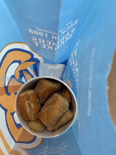 Aunt Annie’s Pretzels, Auntie Annes Pretzels Aesthetic, Cinnamon Nuggets, Pretzel Nuggets, Cinnamon Pretzels, Airport Food, Soul Food Dinner, Junk Food Snacks, Food Babe