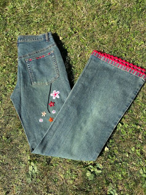 Magnificent vintage jeans Design Innocent High Quality, Italy 90s. Cotton jeans, blue color, embroidered flowers motif. Two front pockets and two back pockets, flared leg model, button and zip closure. Excellent condition. Timeless retro. Incredible, vivid colors, are clean and free from any problems. Our products can be used immediately without any problem, there is no dust, smell or anything like that. All products in our shop are guaranteed to be 100% original and authentic. The product that Cheap Embroidered Medium Wash Jeans, Floral Jeans 2022, Cheap Vintage Bottoms For Spring, Cheap Vintage Spring Bottoms, Vintage Cotton Jeans, Cheap Vintage Jeans With Buttons, Cheap Medium Wash Bottoms With Floral Embroidery, Cheap Embroidered Denim Blue Jeans, Affordable Denim Blue Bottoms With Floral Embroidery