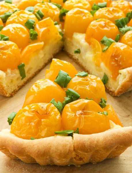 Cheese Tart Recipe, Tomato And Goat Cheese, Tomato Goat Cheese, Cherry Tomato Recipes, Goat Cheese Tart, Yellow Tomatoes, Cherry Tomato Pasta, Cheese Tart, Veggie Meals