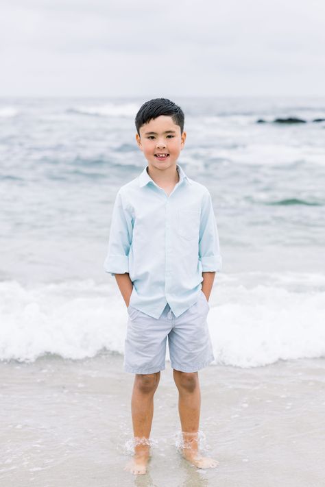 California family photographer captures a costal family session in california showing inspiration on beach family photos, poses, outfits, and more. Photo By Stephanie Michelle Photography #beachphotos #familybeachphotos #californiafamilyphotographer Family Photos Poses, Studio Photoshoot Ideas, San Diego Engagement, San Diego Wedding Photography, Photos Poses, San Diego Photography, Hey Gorgeous, Beach Family Photos, Photography Home