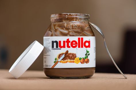 Become a Nutella taste-tester in Italy Big Nutella, Nutella Ideas, Nutella Recipes Brownies, Nutella Ice Cream, Toast Hawaii, Dessert Hacks, Nutella Jar, Nutella Brownies, Dairy Free Diet