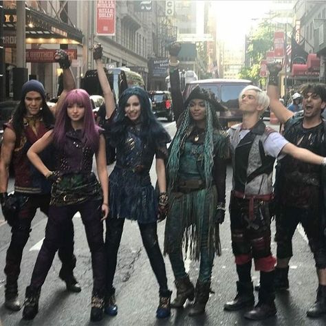 Descendants Bts, Descendants Carlos, Descendants 2015, Descendants Disney, Descendants Pictures, Pattern Nails, Mal Descendants, Disney Descendants Movie, Descendants Characters