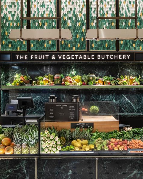 Food Merchandising, Food Display Table, Juice Shop, David Collins, Produce Displays, Supermarket Design, Fruit Display, Fruit Bar, Pc Wallpaper