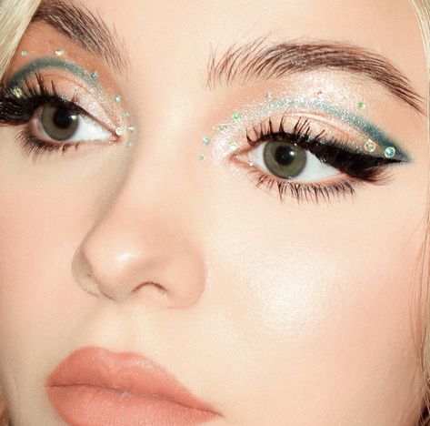 Edc Makeup, Selena Gomez Aesthetic, Aesthetic Frases, Cheerleading Makeup, Competition Makeup, Cheer Makeup, Aesthetic Face, Concert Makeup, Aesthetic Funny