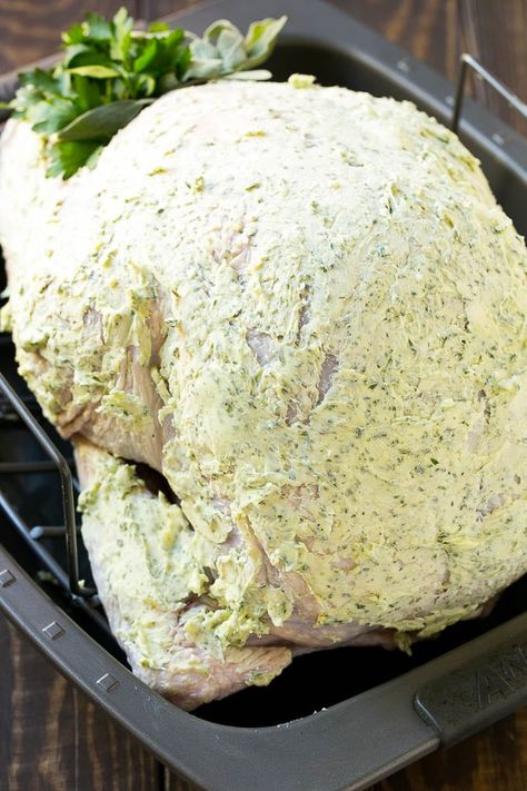 Roast Turkey Recipes Thanksgiving, Turkey Rub Recipes, Best Roasted Turkey, Whole Turkey Recipes, Herb Roasted Turkey, Roast Turkey Recipes, Best Thanksgiving Recipes, Oven Roasted Turkey, Thanksgiving Dinner Recipes