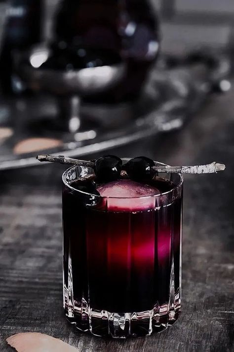 20 spooky and aesthetic cocktails that will elevate your halloween game 3 Red Drink Aesthetic, Alcohol Aesthetic Drinks, Halloween Party Aesthetic, Aesthetic Cocktails, Cinnamon Schnapps, Black Food Coloring, Melon Liqueur, Red Cocktails, Party Aesthetic