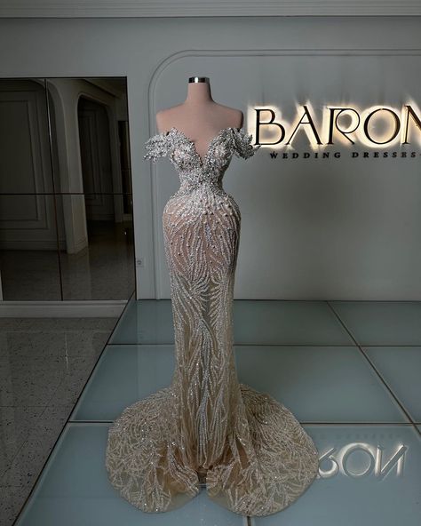 Baron | Dress designed by : @baronweddingdresses | Instagram Matric Dance Dresses, 2023 Dress, Extravagant Wedding Dresses, Met Gala Outfits, Prom Dress Inspo, Prom Inspiration, Gorgeous Prom Dresses, Cute Birthday Outfits, Classy Prom Dresses