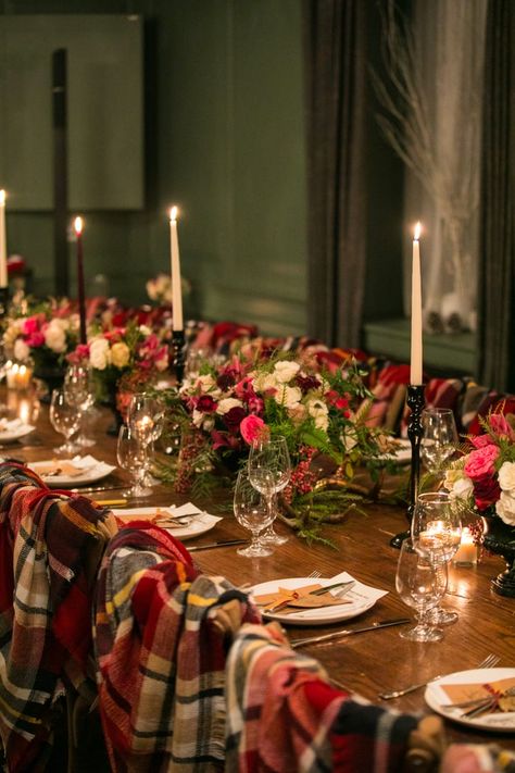 11 Elements of a Flawless Winter Dinner Party Essen, Natal, The Hunting Party, Winter Dinner Party, Winter Tablescapes, Dinner Party Decorations, Birthday Dinner Party, Christmas Dinner Party, Dinner Party Table