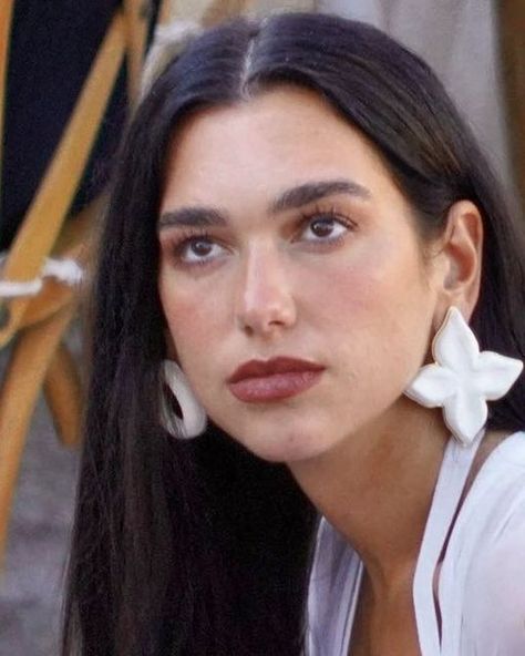 Dua Lipa Without Makeup, Dua Lipa No Makeup, Dua Lipa Hair, Dua Lipa Makeup, Hollywood Glamour Makeup, Beautiful Dua, Instagram Popular, Glamour Makeup, Celeb Crushes