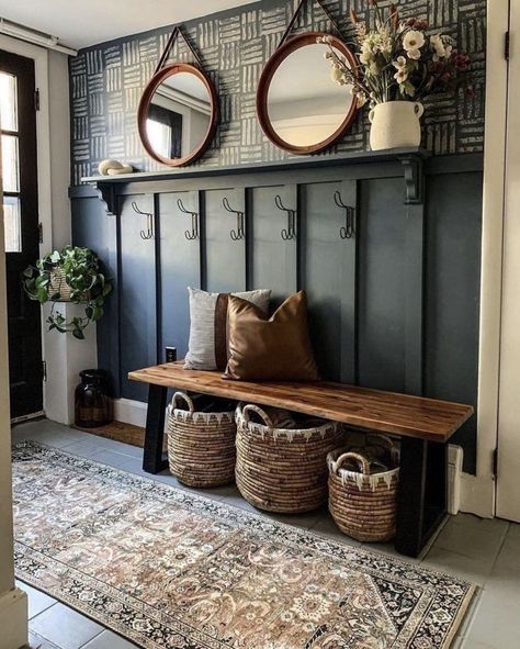 Modern Farmhouse Decor Ideas, Mudroom Decor, Mudroom Entryway, Mudroom Ideas, Interior Design Per La Casa, Foyer Design, Entryway Ideas, Home Entrance, Home Entrance Decor