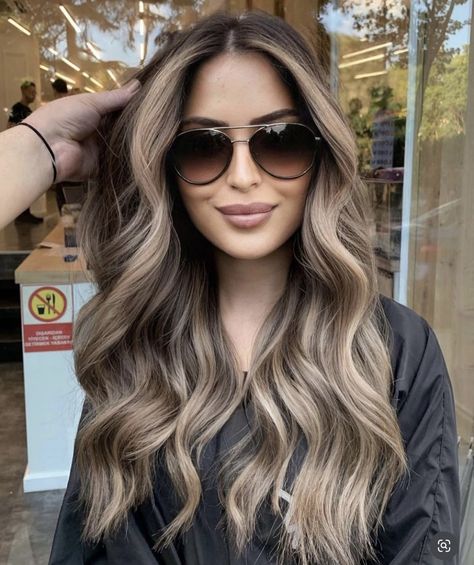 Rambut Brunette, Blond Balayage, Brunette Hair With Highlights, Brown Hair With Blonde Highlights, Brunette Balayage Hair, Long Hair Color, Brown Hair Balayage, Blonde Hair Inspiration, Light Hair Color