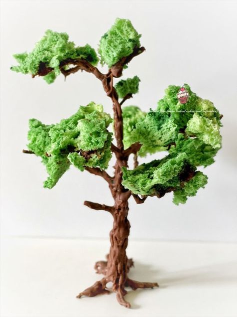 Fondant Trees How To Make, How To Make Trees For Cakes, Tree Fondant Tutorial, Fondant Trees Tutorial, Edible Trees For Cakes, Nature Themed Cake, Tree Cake Decoration, Cake Moss, Forest Theme Cakes