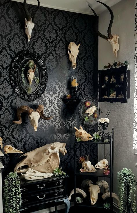 Goth Houses, Gothic Room, Gothic Interior, Gothic Bedroom, Kitchen Ideas Dark Cabinets, Kitchen Ideas Dark, Dark Home Decor, Goth Home, Goth Home Decor